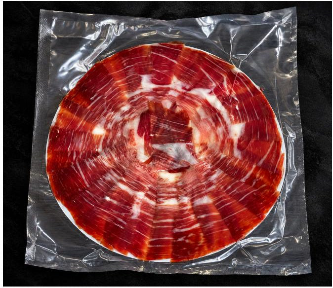 Mandala de jamón de maza, presentada en plato y envasada al vacío